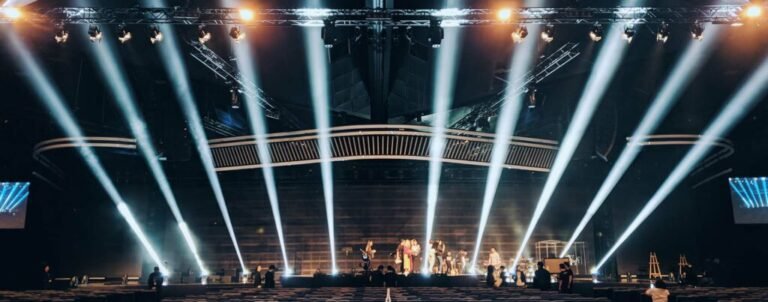 eclairage de scene professionnel vaucuse 1024x403 1 768x302